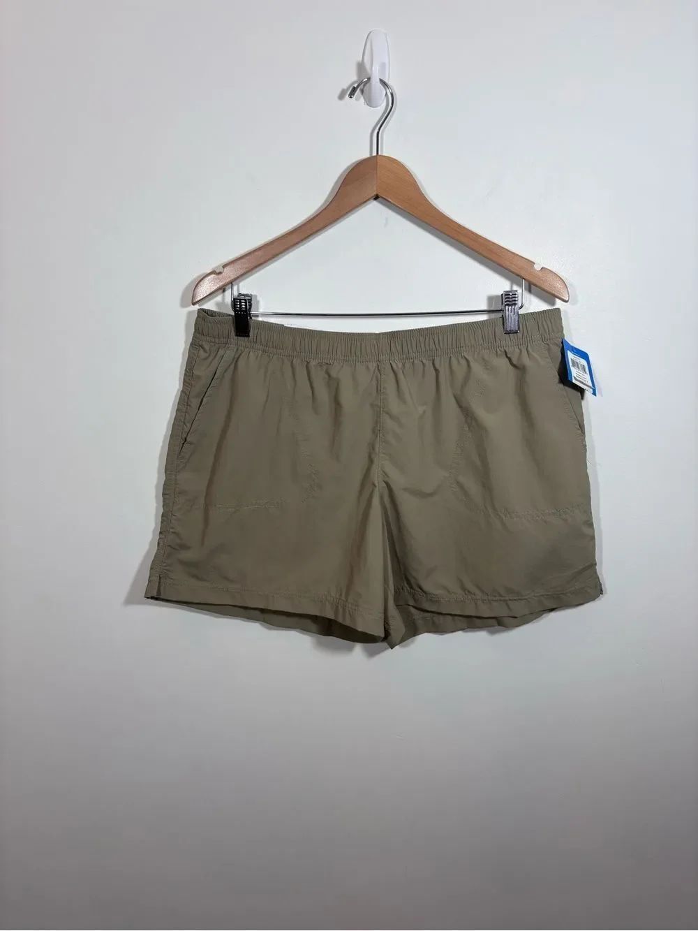 Columbia Women's Sandy River Shorts NWT Size Large 5” inseam Khaki